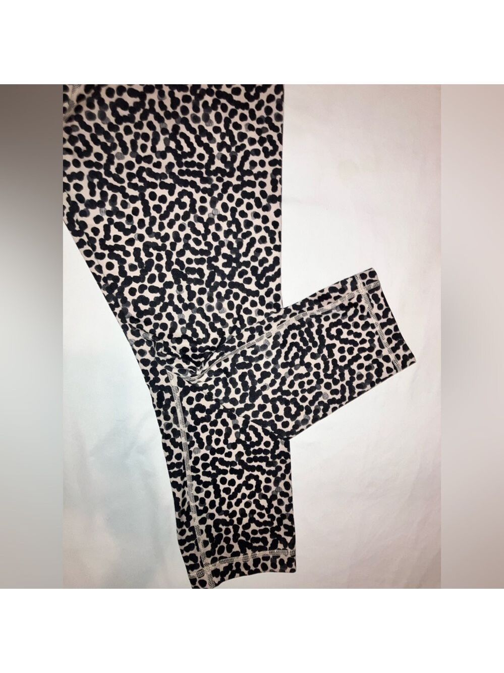 Lululemon Wunder Under Crop II Roll Down Buttery SOFT Leggings size 4 perf cond. - Picture 9 of 11